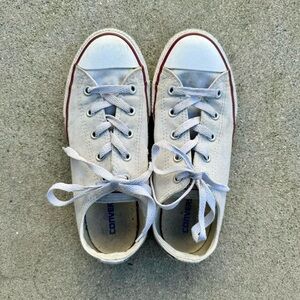 white low top converse sneakers youth kids size 3 & women’s size 5 ☁️✨